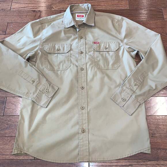 Wrangler Men's Khaki Tan Long Sleeve Relaxed Fit Button Up Shirt - Picture 1 of 4